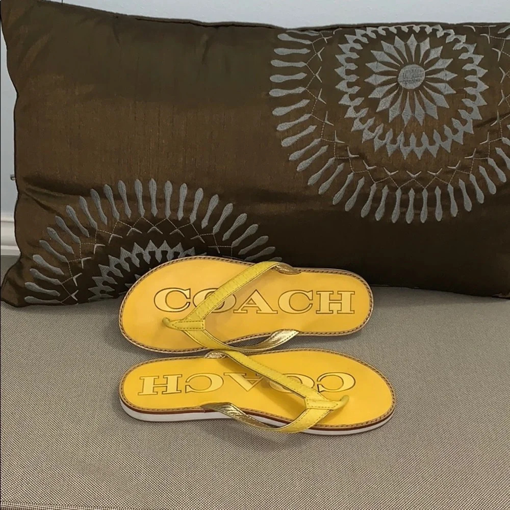 Coach woman flip flop